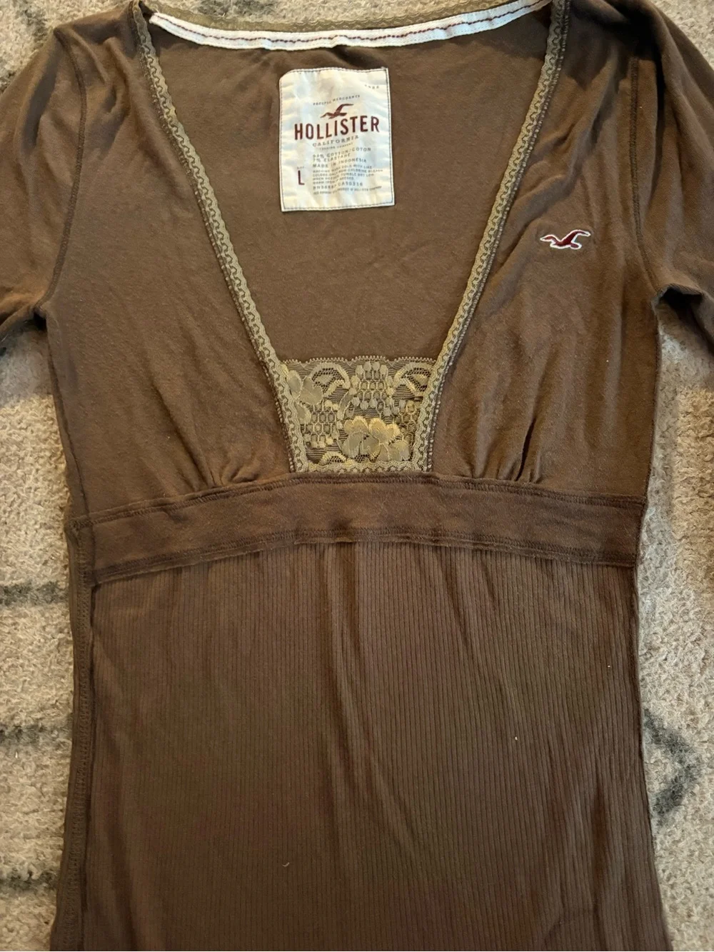 Early 2000’s Hollister shirt - Picture 3 of 3